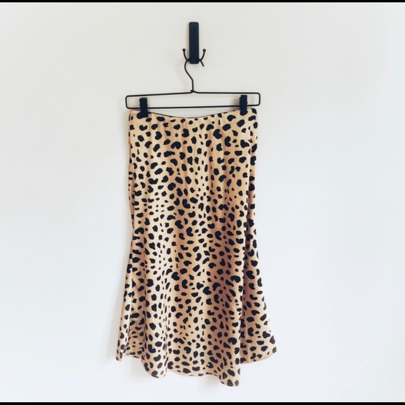 ⭐️LAST ONE⭐️ Silky Satin Leopard Skirt - Picture 7 of 8